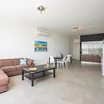 Sea View & Private Terrace Near Promenade -sleep 8 By Quicktrips St. Paul's Bay