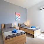 Sea View & Private Terrace Near Promenade -sleep 8 By Quicktrips Apartamento
