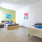 Apartamento Sea View & Private Terrace Near Promenade -sleep 8 By Quicktrips St. Paul's Bay