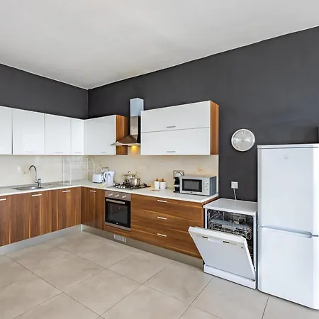 Sea View & Private Terrace Near Promenade -sleep 6 By Quicktrips * St. Paul's Bay