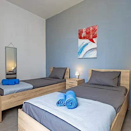 Sea View & Private Terrace Near Promenade -sleep 6 By Quicktrips * St. Paul's Bay