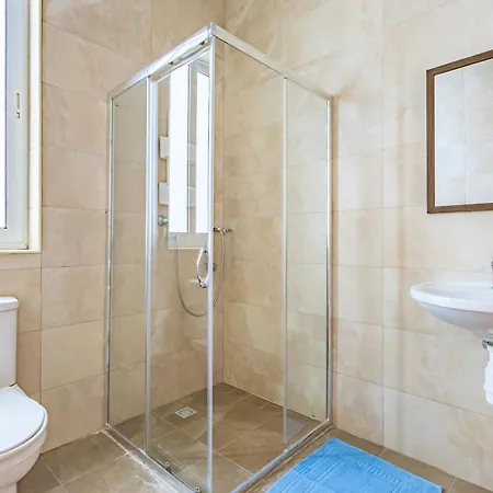 Apartment Sea View & Private Terrace Near Promenade -sleep 6 By Quicktrips *