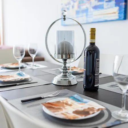 Apartment Sea View & Private Terrace Near Promenade -sleep 6 By Quicktrips *