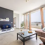 Sea View & Private Terrace Near Promenade -sleep 8 By Quicktrips *