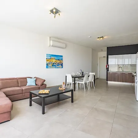 Sea View & Private Terrace Near Promenade -sleep 6 By Quicktrips St. Paul's Bay
