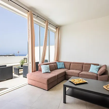 Sea View & Private Terrace Near Promenade -sleep 6 By Quicktrips