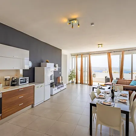 Sea View & Private Terrace Near Promenade -sleep 6 By Quicktrips شقة