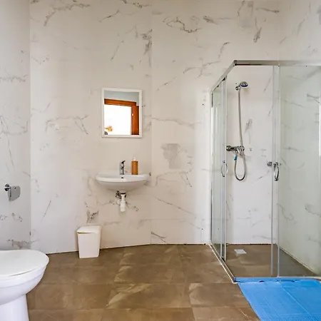 Sea View & Private Terrace Near Promenade -sleep 6 By Quicktrips شقة *