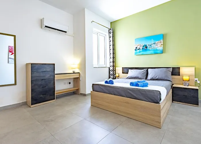 Sea View & Private Terrace Near Promenade -sleep 8 By Quicktrips Apartament St. Paul's Bay