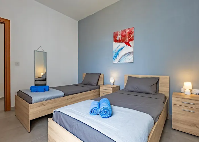 Sea View & Private Terrace Near Promenade -sleep 8 By Quicktrips * St. Paul's Bay