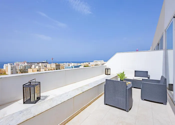 Apartament Sea View & Private Terrace Near Promenade -sleep 8 By Quicktrips