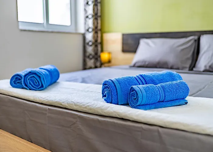 Sea View & Private Terrace Near Promenade -sleep 8 By Quicktrips Apartament *