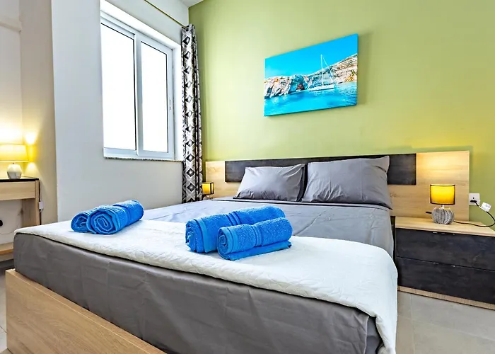 Apartament Sea View & Private Terrace Near Promenade -sleep 8 By Quicktrips *