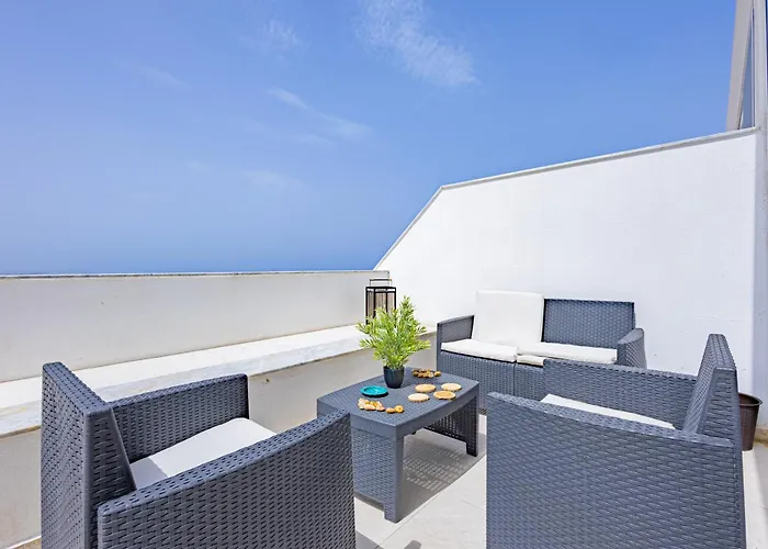 Sea View & Private Terrace Near Promenade -sleep 8 By Quicktrips Apartament St. Paul's Bay