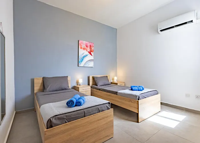 Sea View & Private Terrace Near Promenade -sleep 8 By Quicktrips Apartament