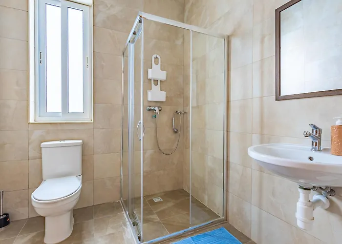 Apartament Sea View & Private Terrace Near Promenade -sleep 8 By Quicktrips