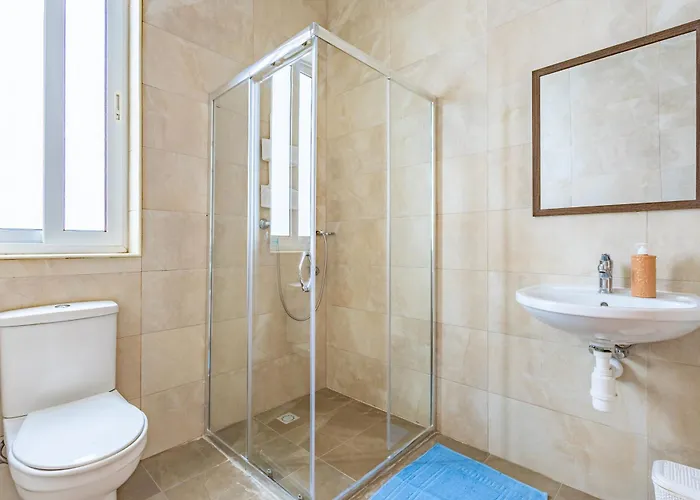 Apartament Sea View & Private Terrace Near Promenade -sleep 8 By Quicktrips *