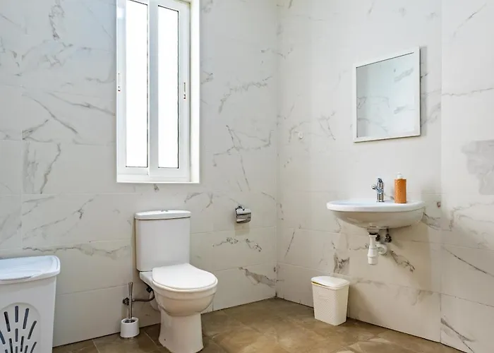 Sea View & Private Terrace Near Promenade -sleep 8 By Quicktrips Apartament