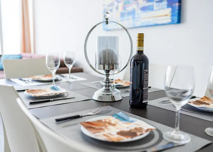 Apartament Sea View & Private Terrace Near Promenade -sleep 8 By Quicktrips *