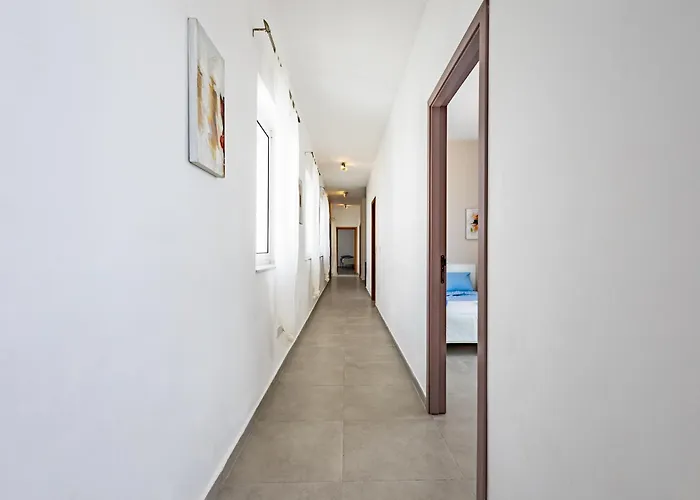 Sea View & Private Terrace Near Promenade -sleep 8 By Quicktrips Apartament St. Paul's Bay