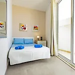 Sea View & Private Terrace Near Promenade -sleep 8 By Quicktrips *